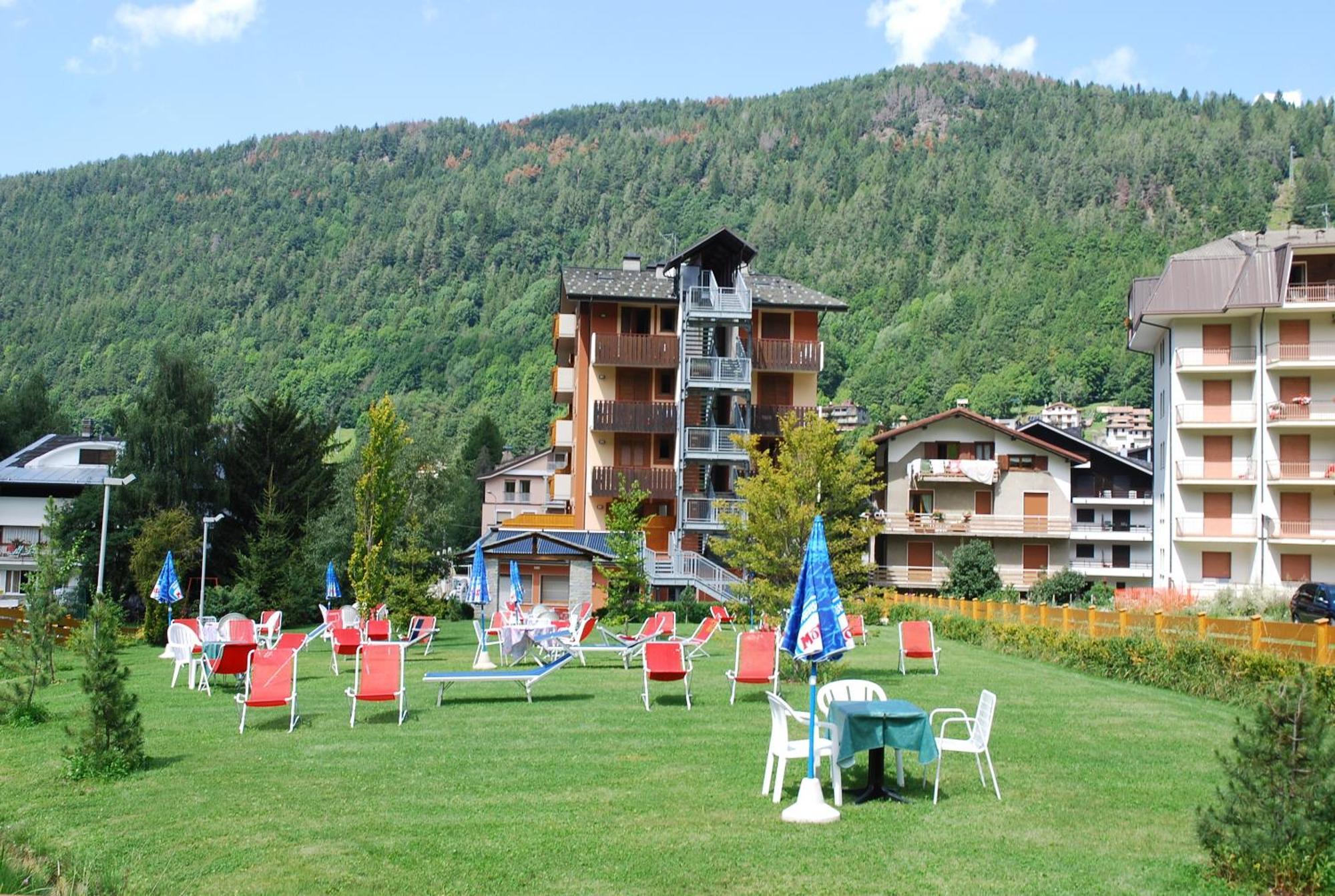 Hotel Derby Aprica Exterior foto